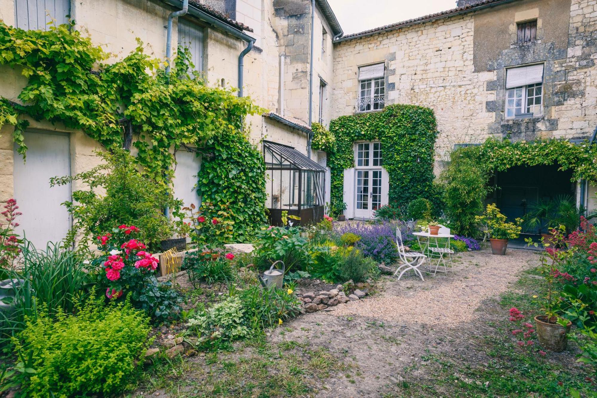 Le Prieure Sainte Croix Loudun Exterior foto