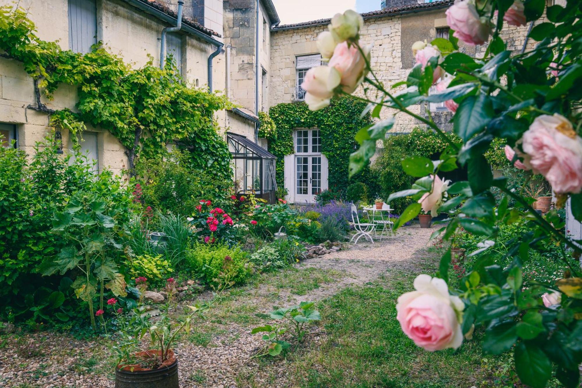 Le Prieure Sainte Croix Loudun Exterior foto