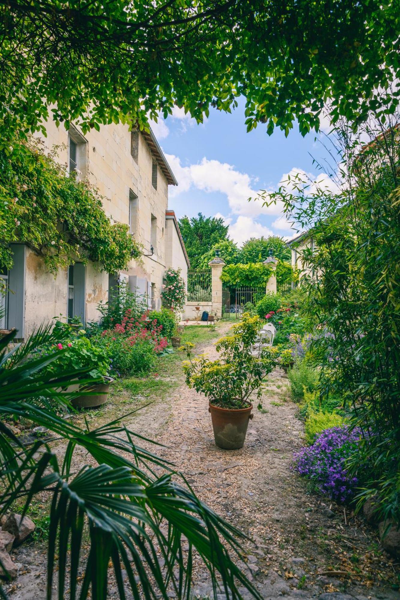 Le Prieure Sainte Croix Loudun Exterior foto