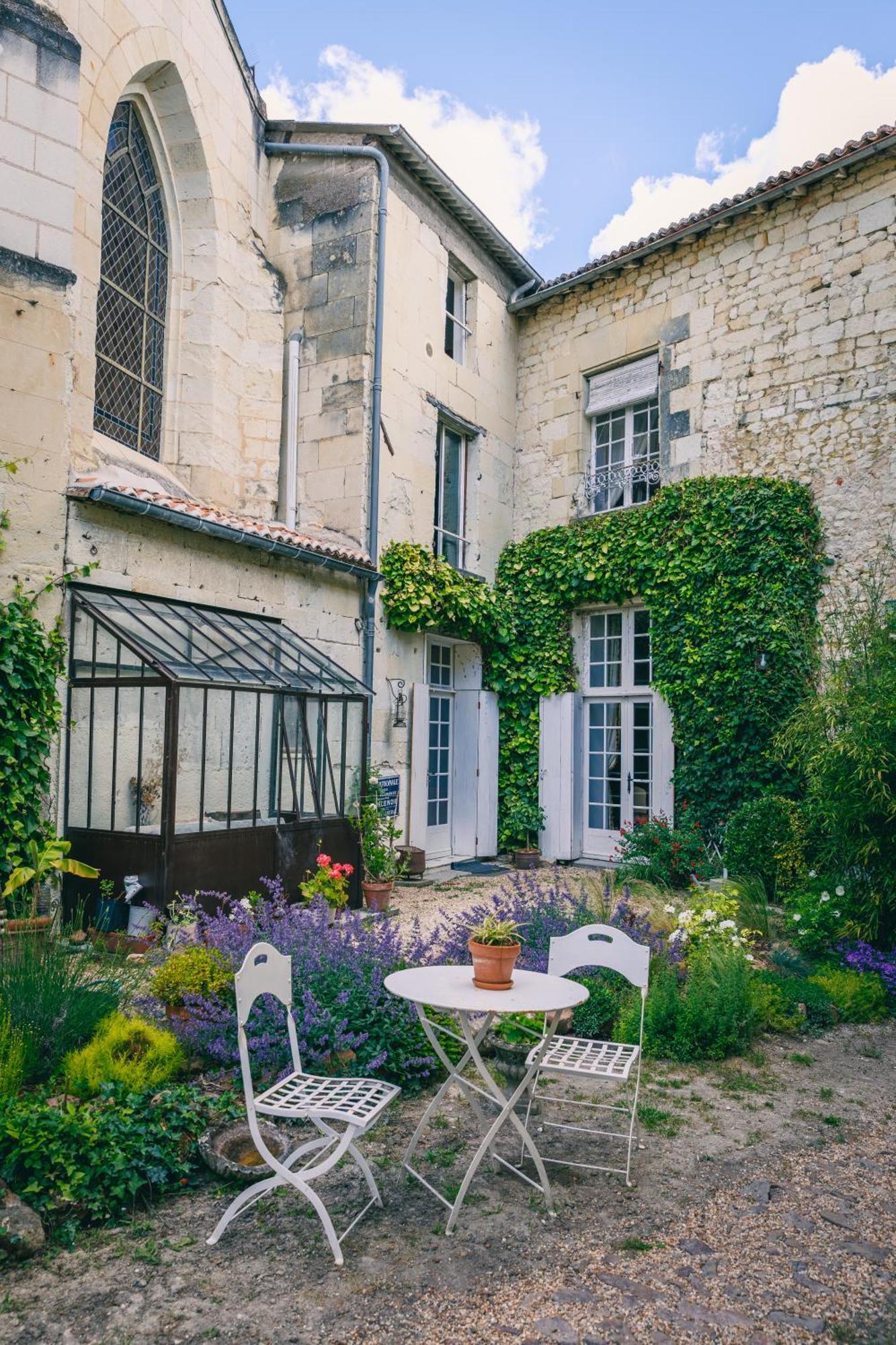 Le Prieure Sainte Croix Loudun Exterior foto