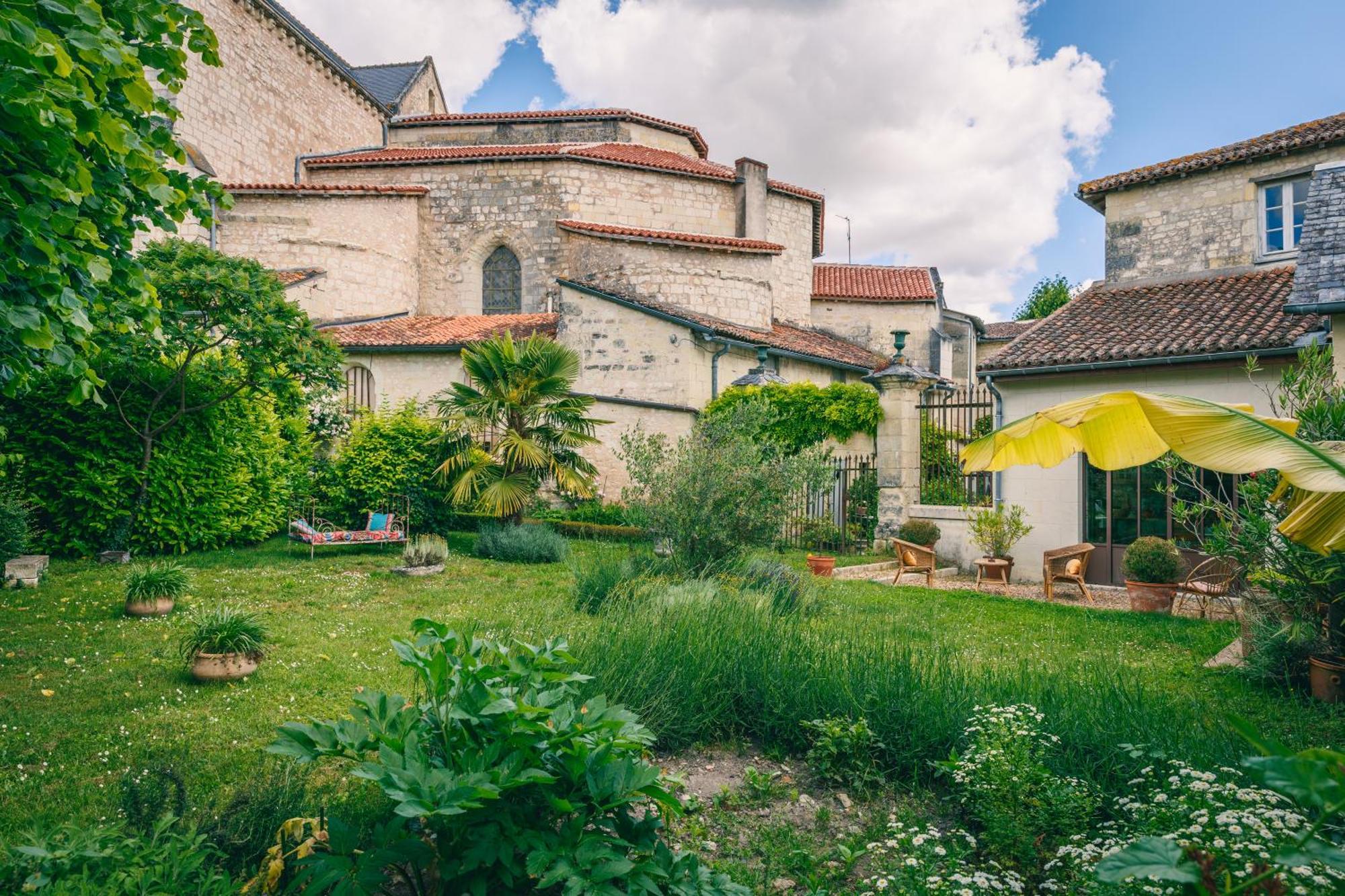 Le Prieure Sainte Croix Loudun Exterior foto