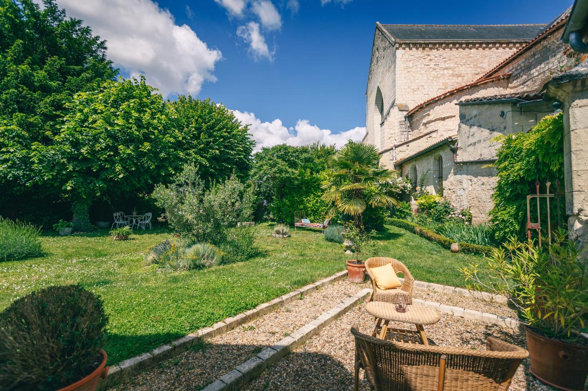 Le Prieure Sainte Croix Loudun Exterior foto