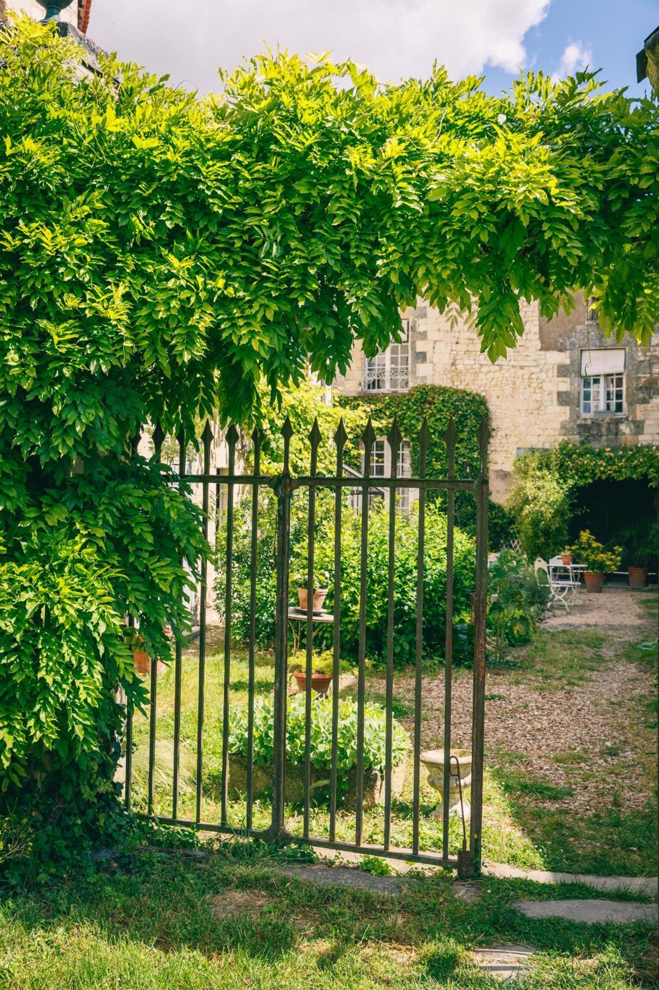 Le Prieure Sainte Croix Loudun Exterior foto