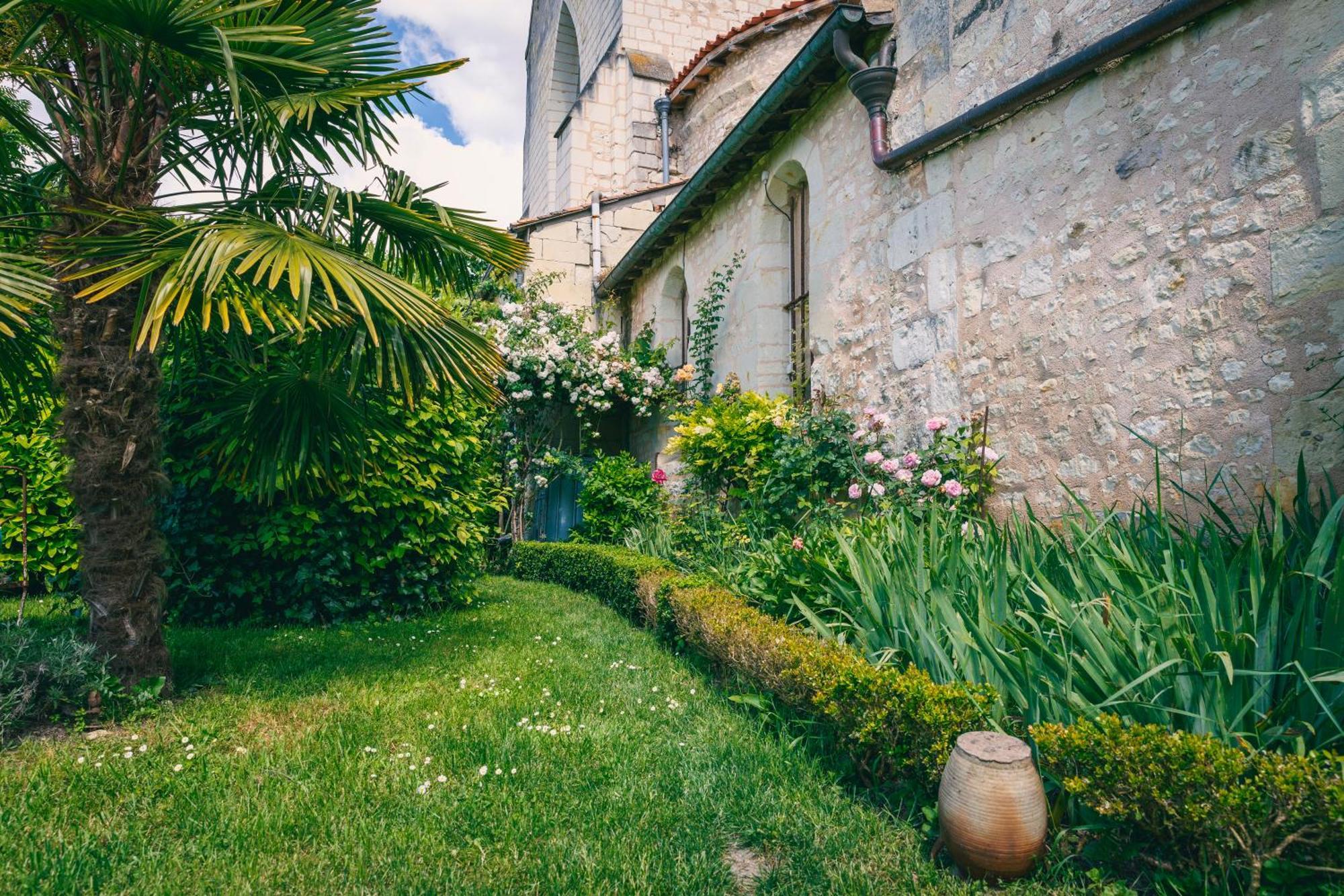 Le Prieure Sainte Croix Loudun Exterior foto